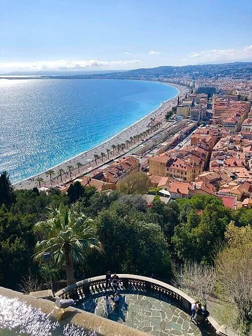 Vue aérienne de Nice et mer Méditerranée.
